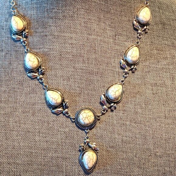 White lined stone drop statement necklace in silver or silvertone - Picture 3 of 12